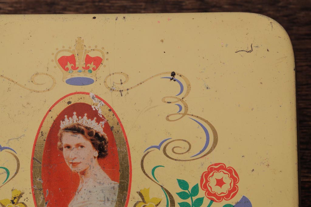 アンティーク雑貨　イギリスビンテージ　Cadbury(キャドバリー)　女王エリザベス二世のティン缶(ブリキ缶)