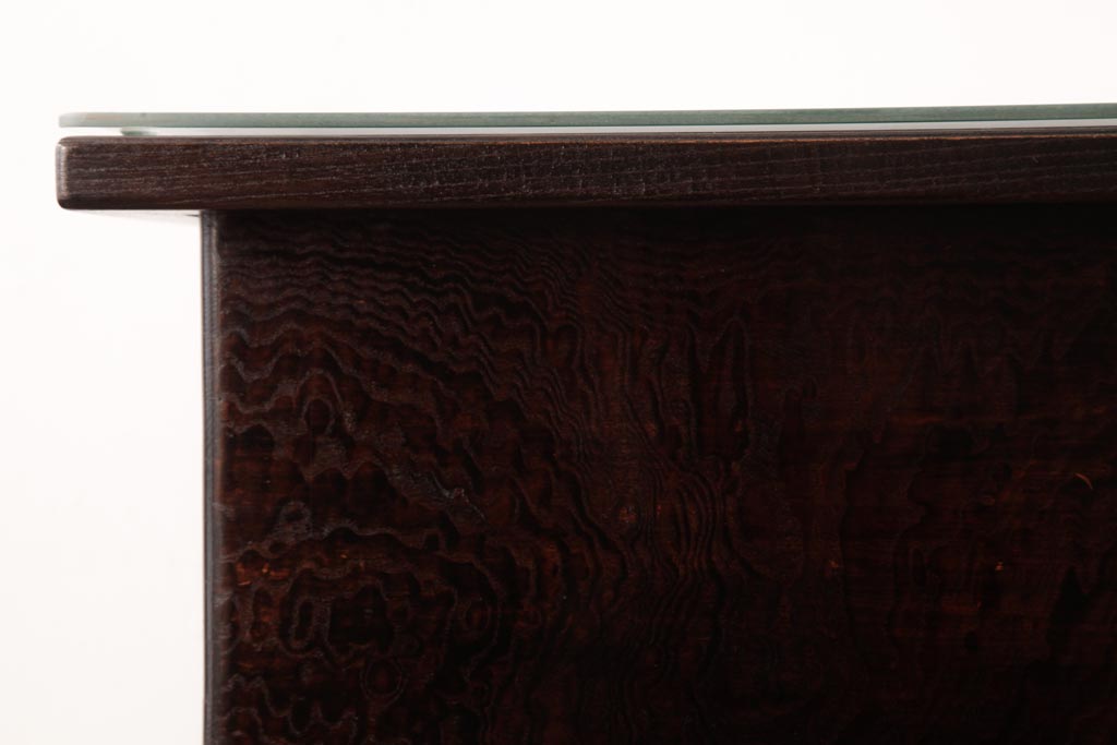 アンティーク家具　大正期　タモ玉杢材・唐木材　火鉢をリメイクしたサイドテーブル(脚付収納箱)