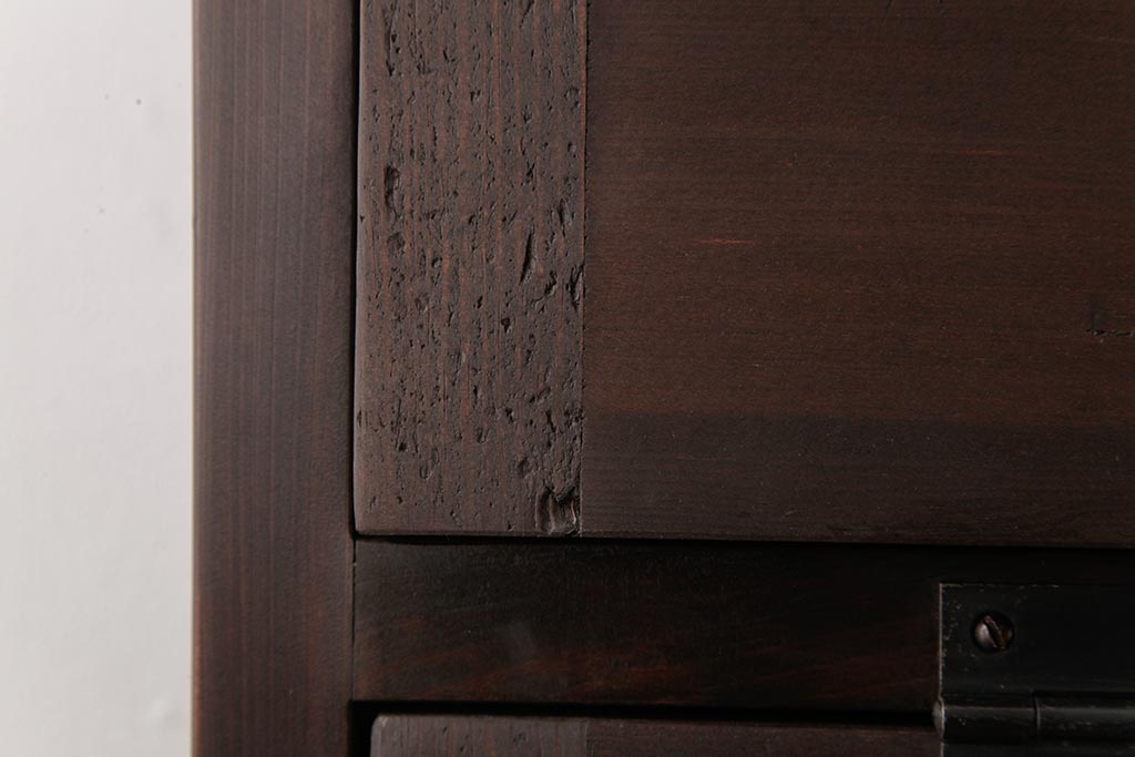 ラフジュ工房オリジナル　古い木の味わいが楽しめるパタパタ扉の壁掛け収納棚(ウォールシェルフ)(3)