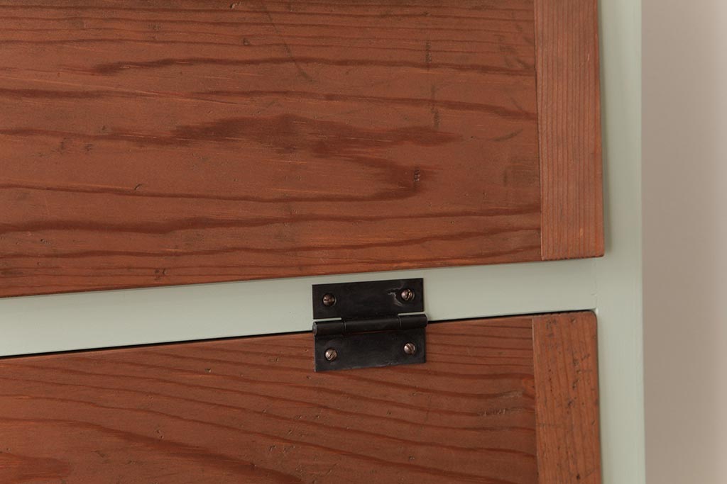 ラフジュ工房オリジナル　ペイント　コントラストがおしゃれなパタパタ扉の壁掛け収納棚(ウォールシェルフ)(3)