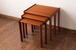ヴィンテージ家具　北欧ビンテージ　チーク材の褐色が温もり溢れるネストテーブル(サイドテーブル)
