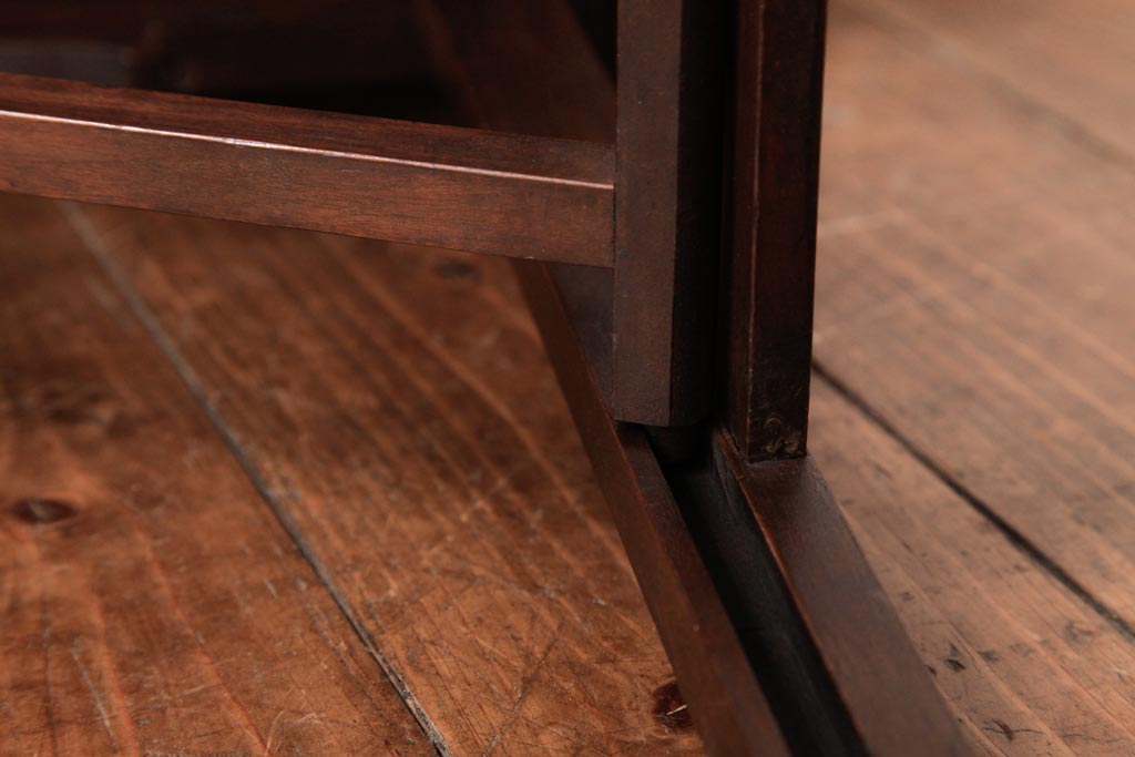 中古　山葉(ヤマハ、日本楽器)　シンプルな透かしがアクセントの折りたたみ式のサイドテーブル(折り畳み机)