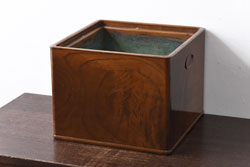 アンティーク雑貨　指物家具　桑材　上品な佇まいの小振りな角火鉢(木製火鉢、手あぶり)