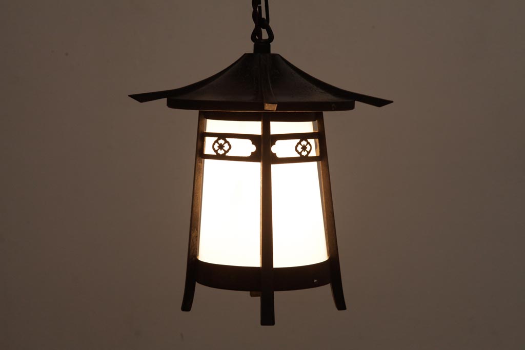和製アンティーク　情緒あふれる佇まいが魅力的な吊り灯籠(天井照明、吊り下げ照明)