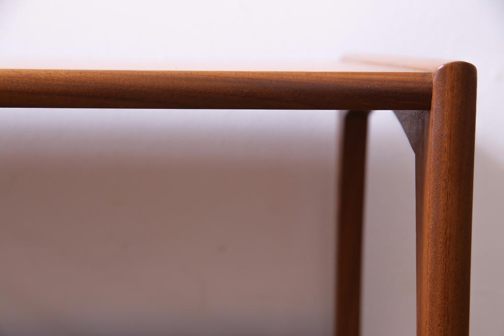 ヴィンテージ家具　北欧ビンテージ　G-PLAN(ジープラン)　チーク材　温かみのある木味のネストテーブル(サイドテーブル)