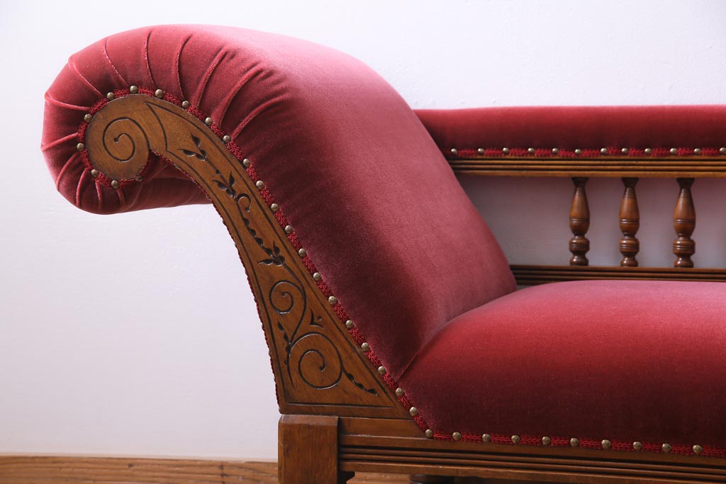アンティーク家具　イギリスアンティーク　ウォールナット　エレガントな佇まいと存在感抜群のシェーズロング(ソファ、長椅子)