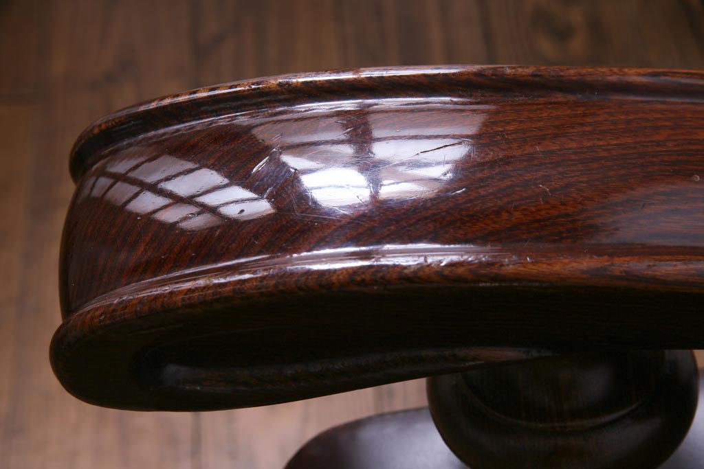 ヴィンテージ家具　ビンテージ　ケヤキ材使用　濃淡のある色合いが渋いアームソファ(二人掛け)