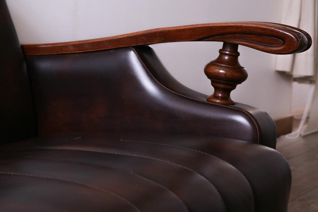 ヴィンテージ家具　ビンテージ　ケヤキ材使用　濃淡のある色合いが渋いアームソファ(二人掛け)