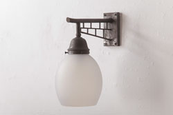 和製アンティーク　シャビーな質感と丸いシェードがレトロなウォールランプ(壁付け照明)