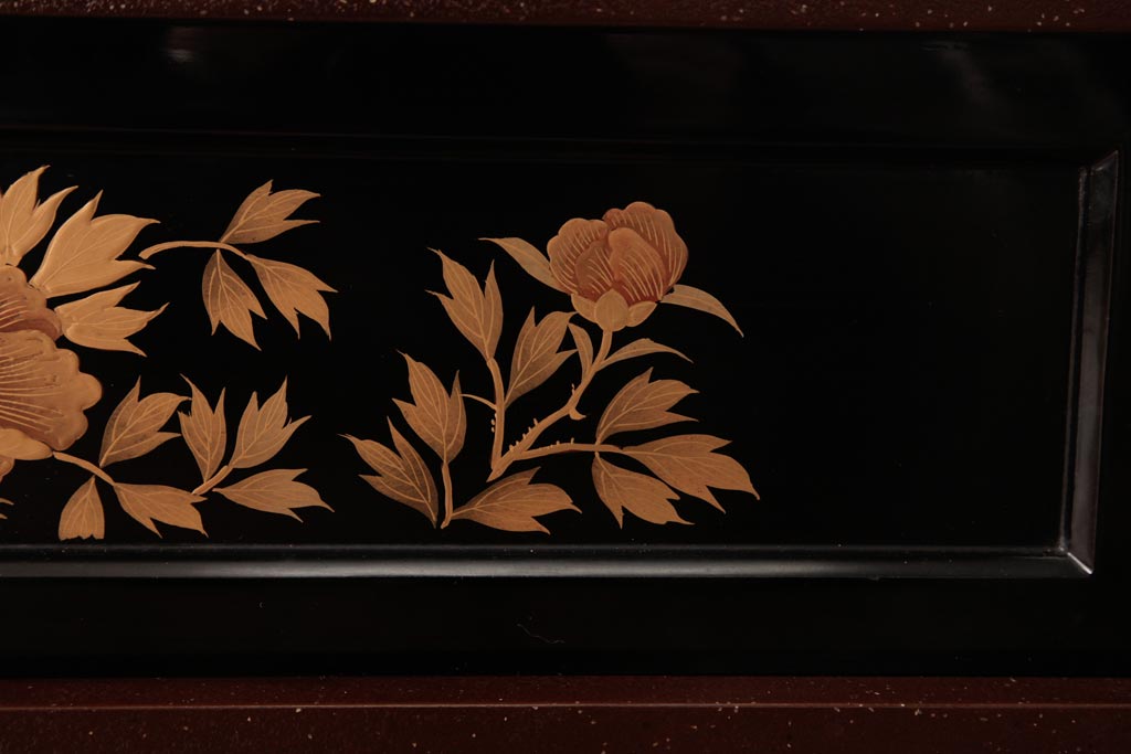 中古　宗峰作　乾漆　石目塗り　牡丹と菊の蒔絵が気品溢れる置き床(置床、ローボード)(定価約26万円)
