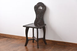 中古　伝統工芸　軽井沢彫り　細身の背もたれが特徴的なダイニングチェア(椅子)(3)