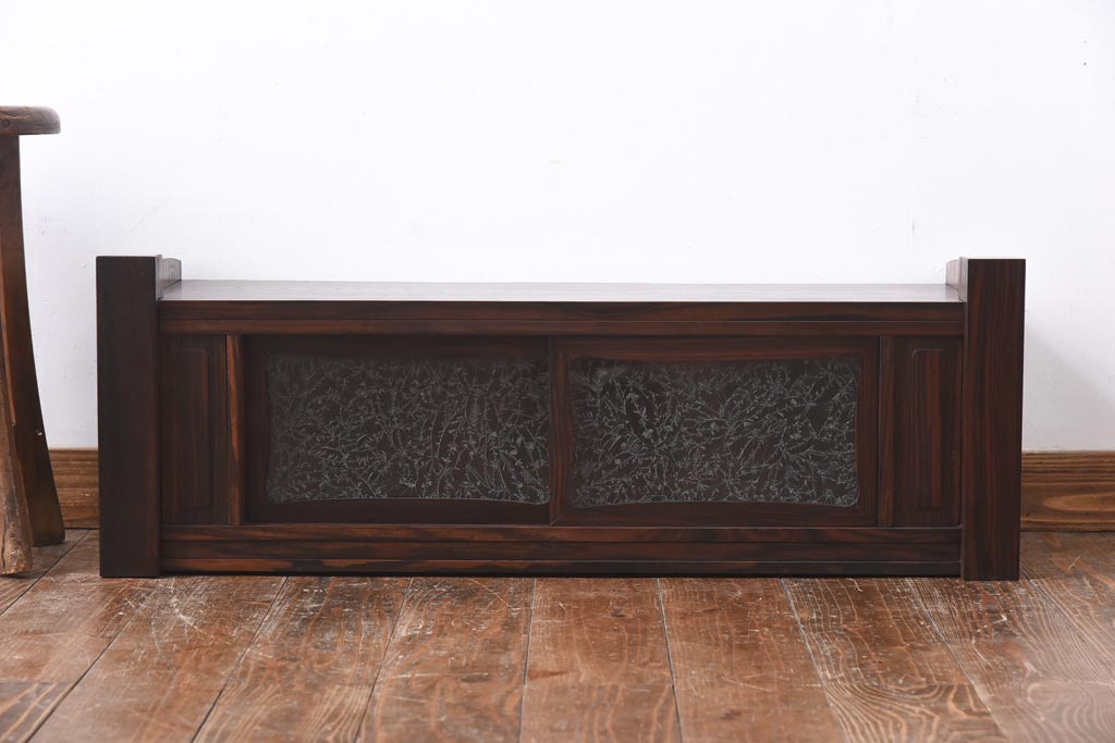 アンティーク家具　和製アンティーク　黒檀・欅　結霜ガラスが趣添える古い置き床(置床、収納棚、飾り台)