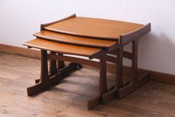 和製アンティーク　小振りなサイズが取り入れやすい大正ロマンの雰囲気漂うサイドテーブル(花台、飾り台、エンドテーブル、ナイトテーブル)(R-068659)