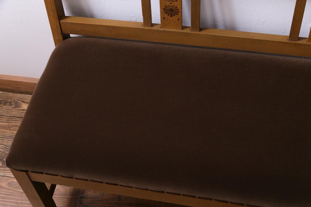 レトロ家具　昭和レトロ　ナラ材　象嵌入りの背もたれが可愛らしいソファベンチ(2人掛けソファ、長椅子)