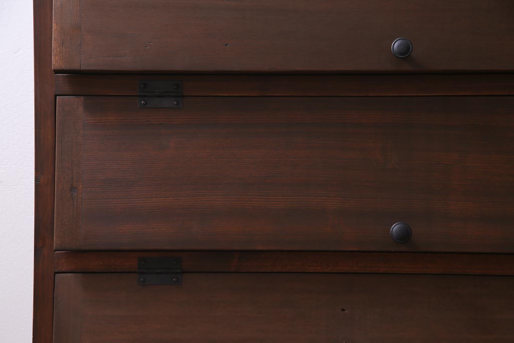 ラフジュ工房オリジナル　古材リメイク　前板サワラ材　鉄脚付き　パタパタ扉が使い勝手の良い収納棚(リビングボード、戸棚、下駄箱)