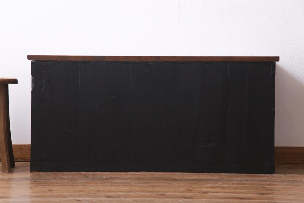 アンティーク家具　天板リメイク　ペイントがモダンな雰囲気を漂わせる箪笥ローボード(テレビ台、アンティークチェスト)