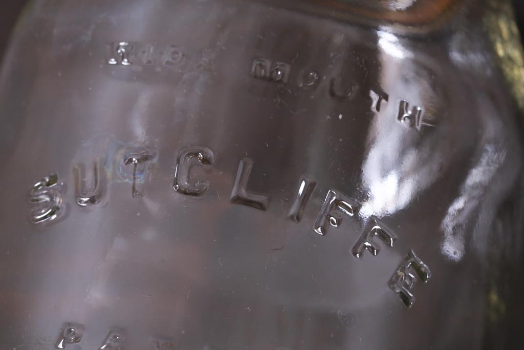 アンティーク雑貨　イギリスビンテージ　錆びついた風合いが味のあるガラス瓶2個セット
