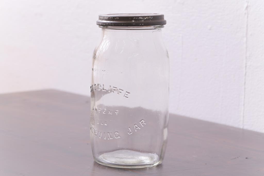 アンティーク雑貨　イギリスビンテージ　錆びついた風合いが味のあるガラス瓶
