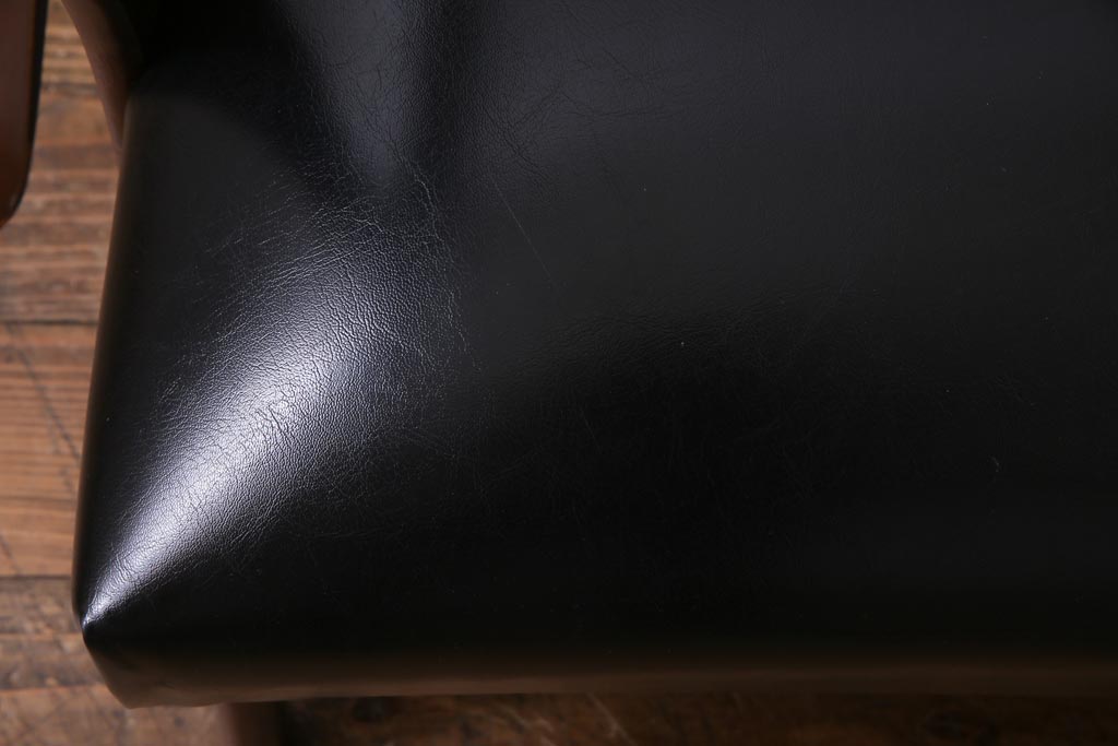 ヴィンテージ家具　日本製　当時物の黒いレザーが渋さ醸し出すソファ(2.5人掛けソファ、ビンテージ)