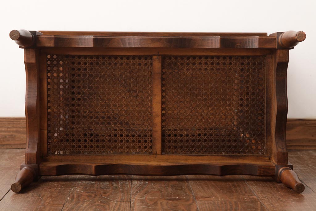 中古　カリモク　コロニアルシリーズ　クラシックカントリーな雰囲気のサイドテーブル(花台)(R-037369)