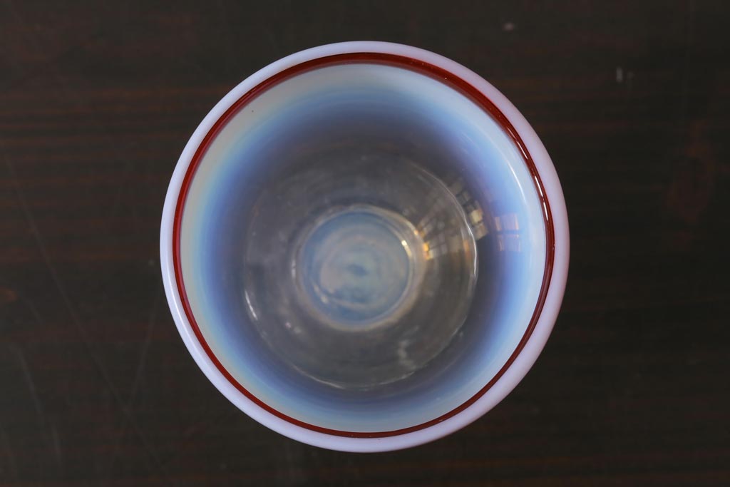 アンティーク雑貨　大正期　赤縁乳白暈し　なつめ形　氷コップ(吹ガラス)(R-037391)