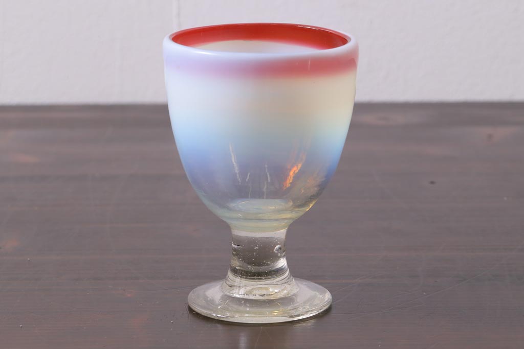 アンティーク雑貨　大正期　赤縁乳白暈し　なつめ形　氷コップ(吹ガラス)(R-037391)