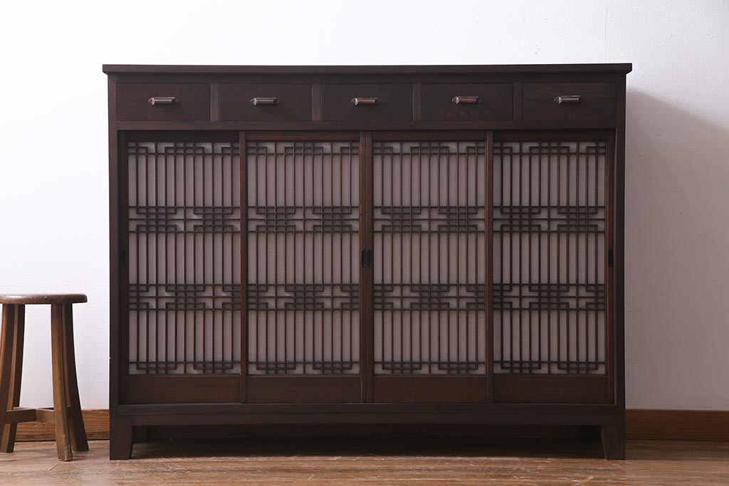 ラフジュ工房オリジナル　古建具リメイク　組子模様と障子紙が和モダンな雰囲気の脚付き戸棚(書院戸、組子、キャビネット)(R-037746)