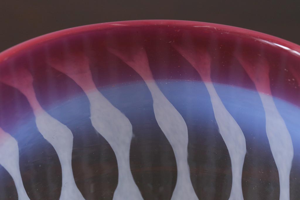 アンティーク雑貨　古民具・骨董　和ガラス　乳白色　赤縁玉垂れ文なつめ形氷コップ(R-037827)