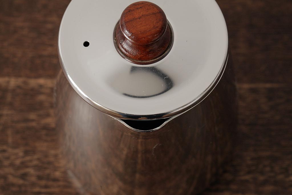 ヴィンテージ雑貨　イギリス製　SONA社　木製の取っ手が可愛らしいアルミポット(ティーポット、コーヒーポット、ビンテージ)(R-037861)