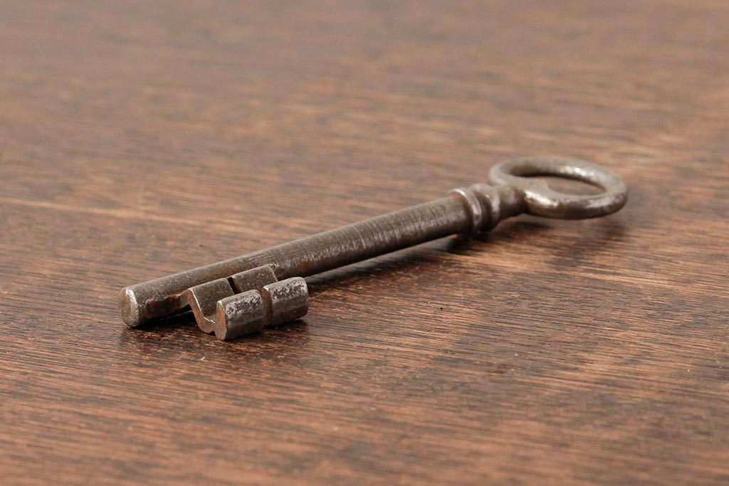 アンティーク雑貨　フランスアンティーク　ブロカントスタイルに合うシャビーなキー(鍵、カギ)(R-038007)