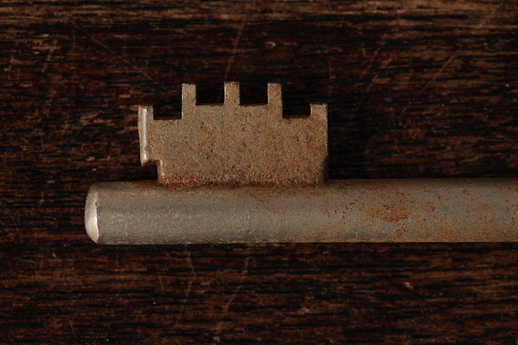 アンティーク雑貨　フランスアンティーク　ブロカントスタイルに合うシャビーなキー(鍵、カギ)(R-038008)