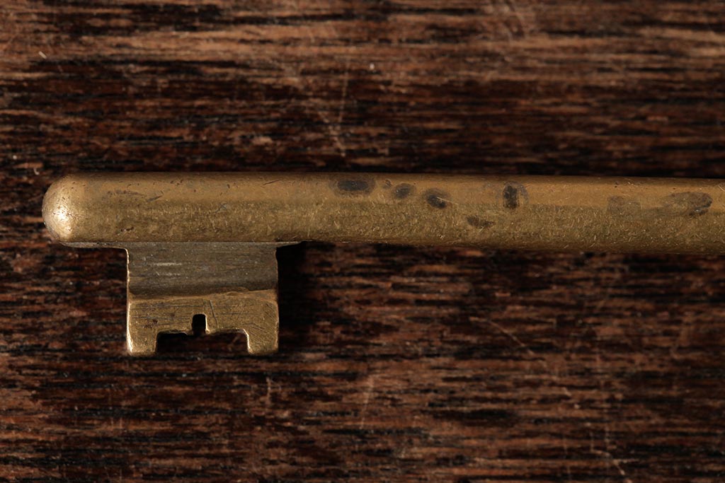 ヴィンテージ雑貨　フランスビンテージ　アンティークゴールドがおしゃれなキー(鍵、カギ)(R-038015)