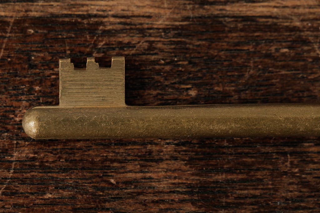 ヴィンテージ雑貨　フランスビンテージ　アンティークゴールドがおしゃれなキー(鍵、カギ)(R-038017)
