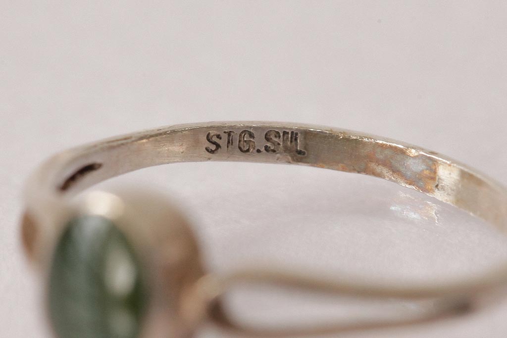 アンティーク雑貨　イギリスビンテージ　シルバー　ディープグリーンエナメル　リング(指輪、アクセサリー)(R-038036)