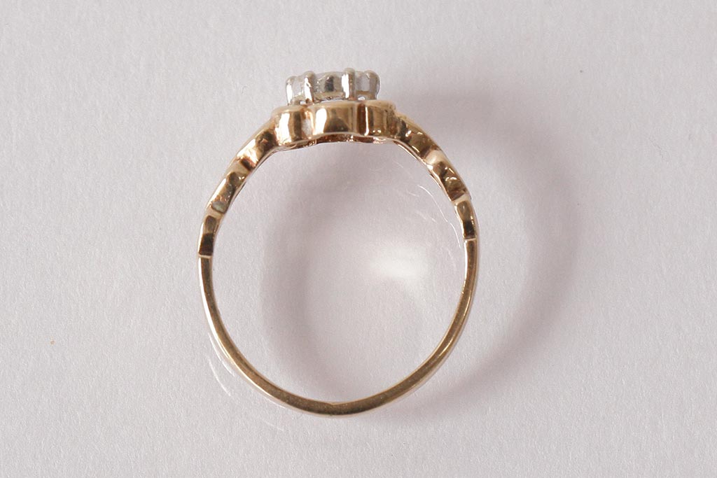アンティーク雑貨　イギリスビンテージ　9K　箱付き　花モチーフの可愛らしいリング(指輪、アクセサリー)(R-038044)