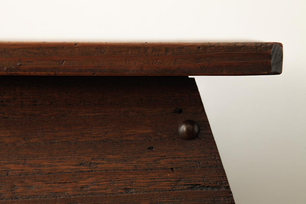 アンティーク家具　和製アンティーク　桐材・松材　渋さが漂う踏み台(R-038256)