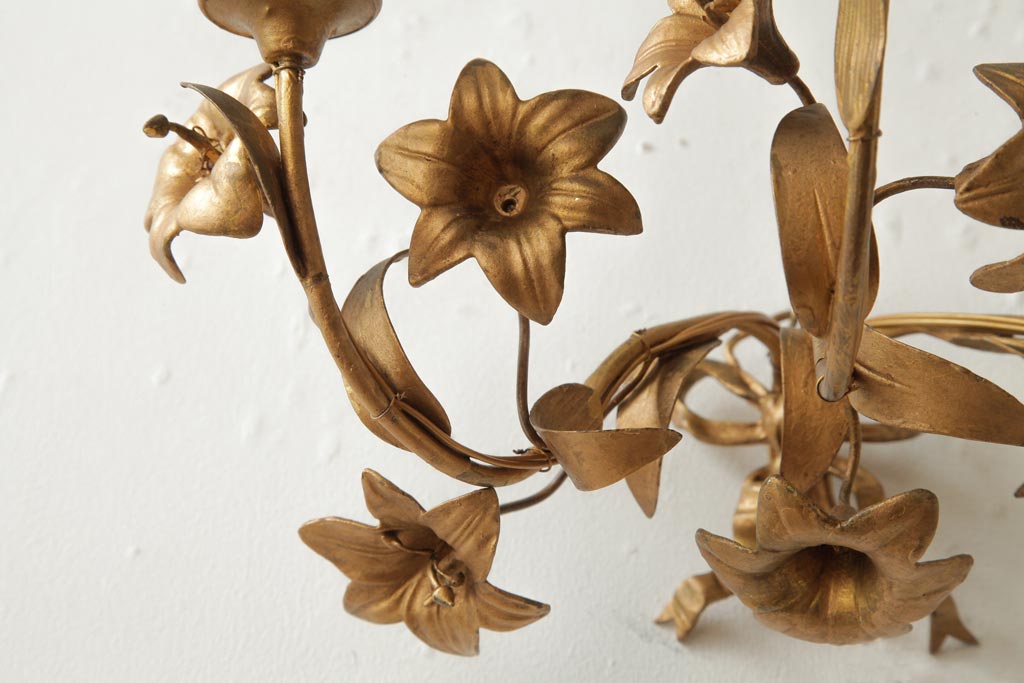 ヴィンテージ照明　フランスビンテージ　真鍮製　3灯　花の装飾がすてきなウォールランプ(壁掛け照明、壁付け照明)(R-038379)