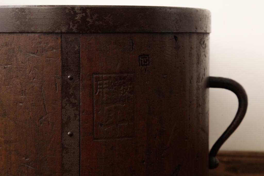 アンティーク雑貨　和製アンティーク　古民具　取っ手のデザインが珍しい一斗枡(マス、升)(R-038495)