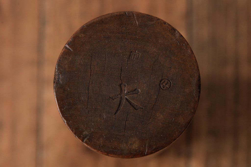 アンティーク雑貨　和製アンティーク　古民具　リング状の取っ手が味のある斗棒付き一斗枡(マス、升)(R-038496)
