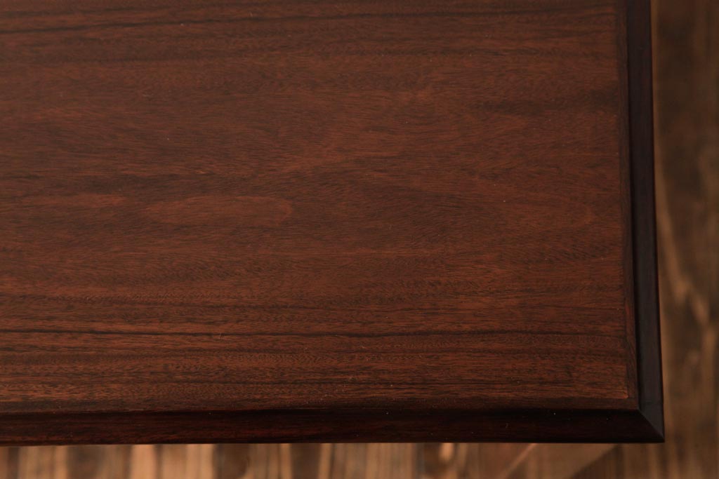 ヴィンテージ家具　北欧家具　デンマークビンテージ　ローズウッド材製のレアなネストテーブル(サイドテーブル、カフェテーブル)(R-038533)