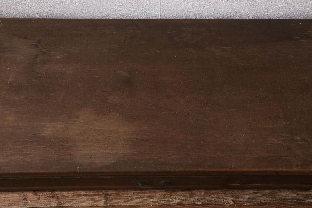 アンティーク家具　大正昭和初期　天板一枚板　ナチュラルな雰囲気が魅力の引き出し付き裁ち板(置き床、飾り台、テレビ台)(R-038989)