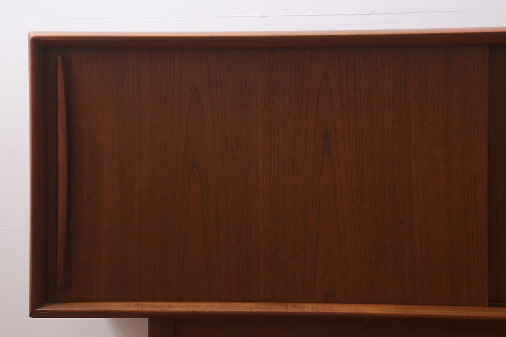 ヴィンテージ家具　北欧ビンテージ　チーク材　大振りなサイドボード(キャビネット、テレビ台、収納棚)(R-039344)
