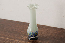 アンティーク雑貨　昭和レトロ　和ガラス　美しいフォルムが目を引く一輪挿し(花瓶)(R-039451)