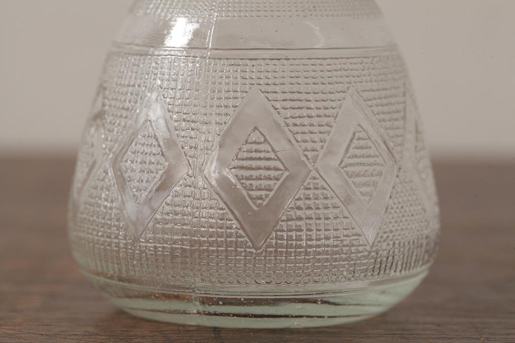 アンティーク雑貨　プレスガラス　昭和レトロなデザインが魅力的な醤油さし(和ガラス、ガラスビン、醤油瓶)(R-039452)
