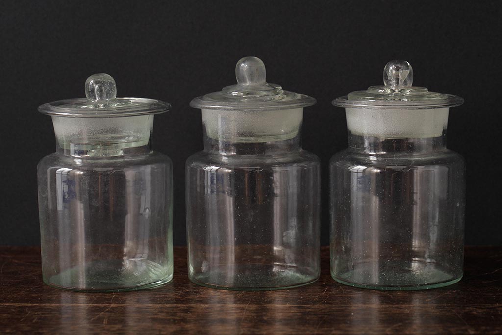 アンティーク雑貨　レトロ雑貨　アンティークボトル　小さな蓋付きガラス瓶5個セット(ガラスビン)(R-039457)
