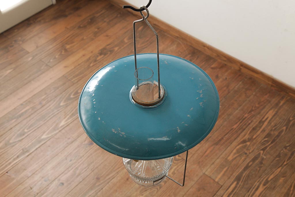 ビンテージ雑貨　アメリカビンテージ　未使用品　デッドストック　青色のアルミシェードがかわいらしいオイルランプ(吊り下げランプ)(R-039558)