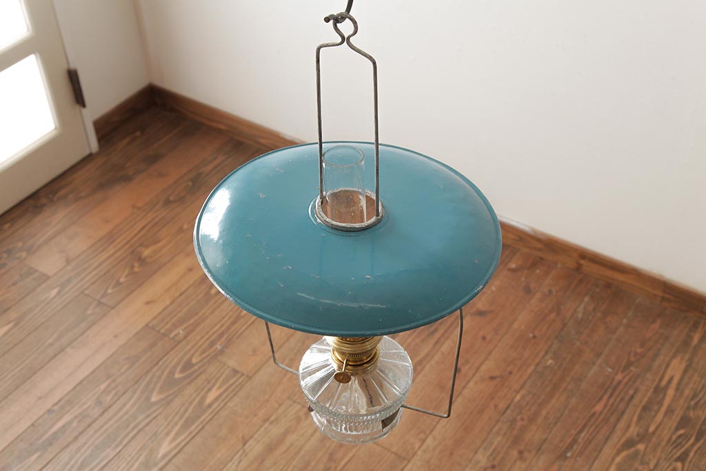 ヴィンテージ雑貨　アメリカビンテージ　未使用品　デッドストック　青色のアルミシェードがかわいらしいオイルランプ(吊り下げランプ)(R-039562)