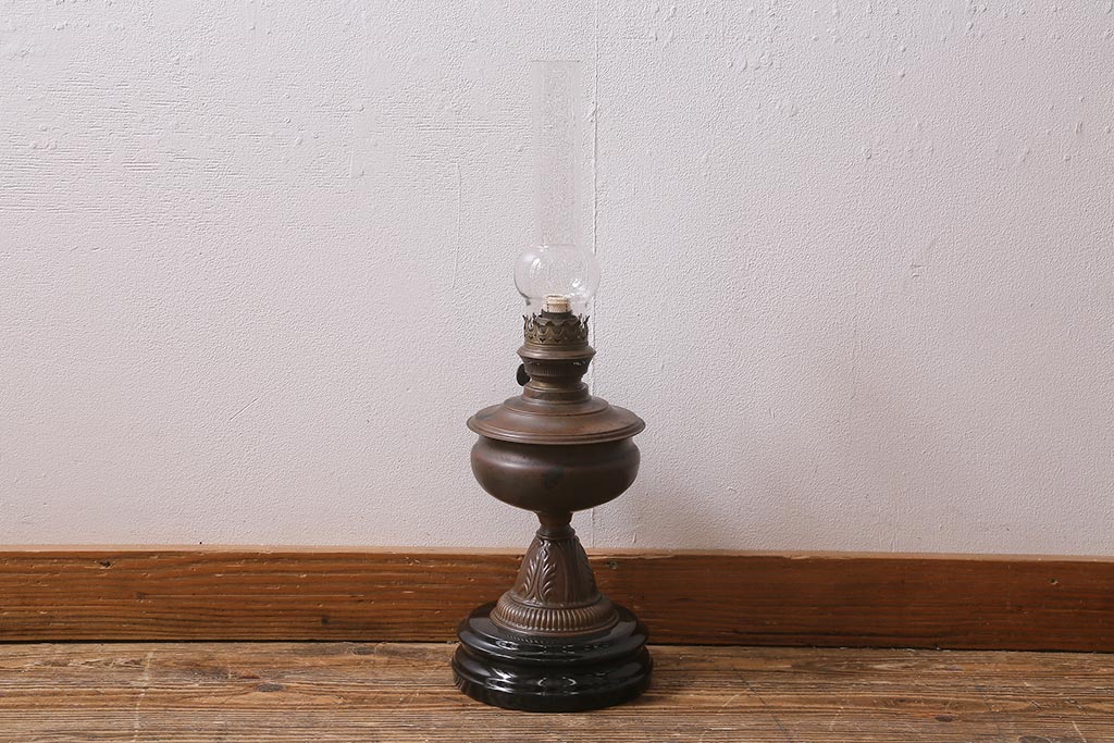 イギリスビンテージ　ヴィンテージ雑貨　陶器製の土台が目を引くオイルランプ(灯油ランプ、置き型ランプ)(R-039799)