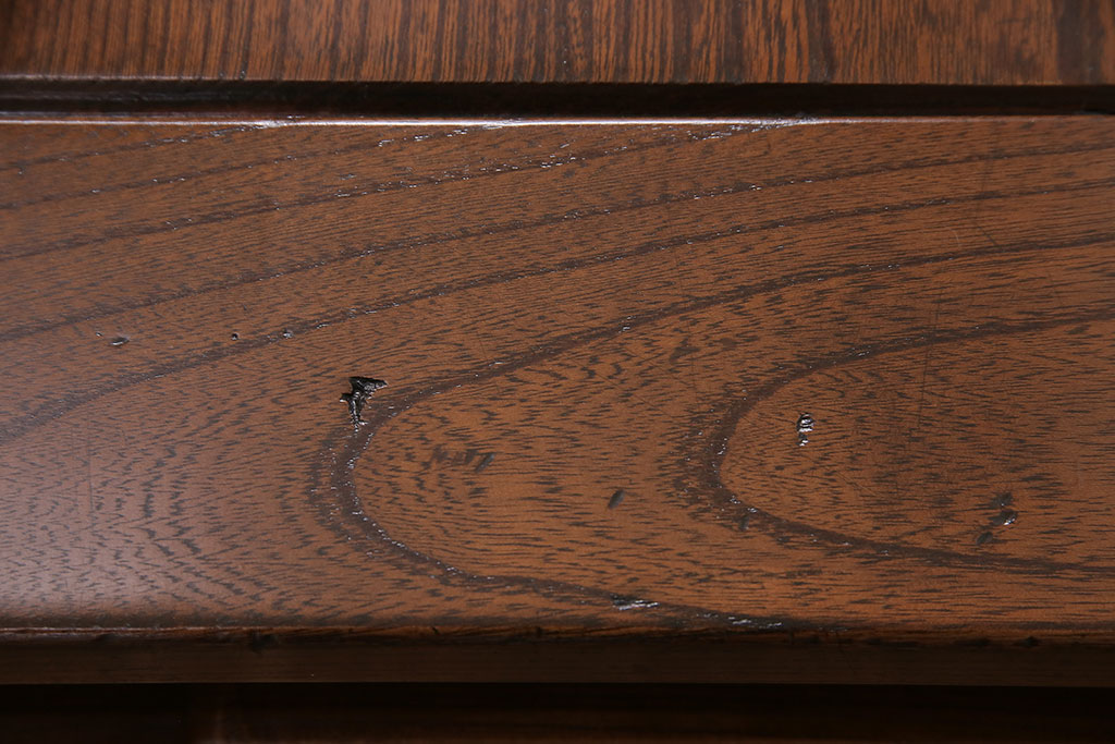 【セミオーダー家具実例】昭和初期の座卓に高品質リペアを施しました。輪染みや傷、名入れ等の気になる部分を剥離作業。ご希望の色味に着色し、落ち着きのある和の雰囲気に!(ローテーブル)