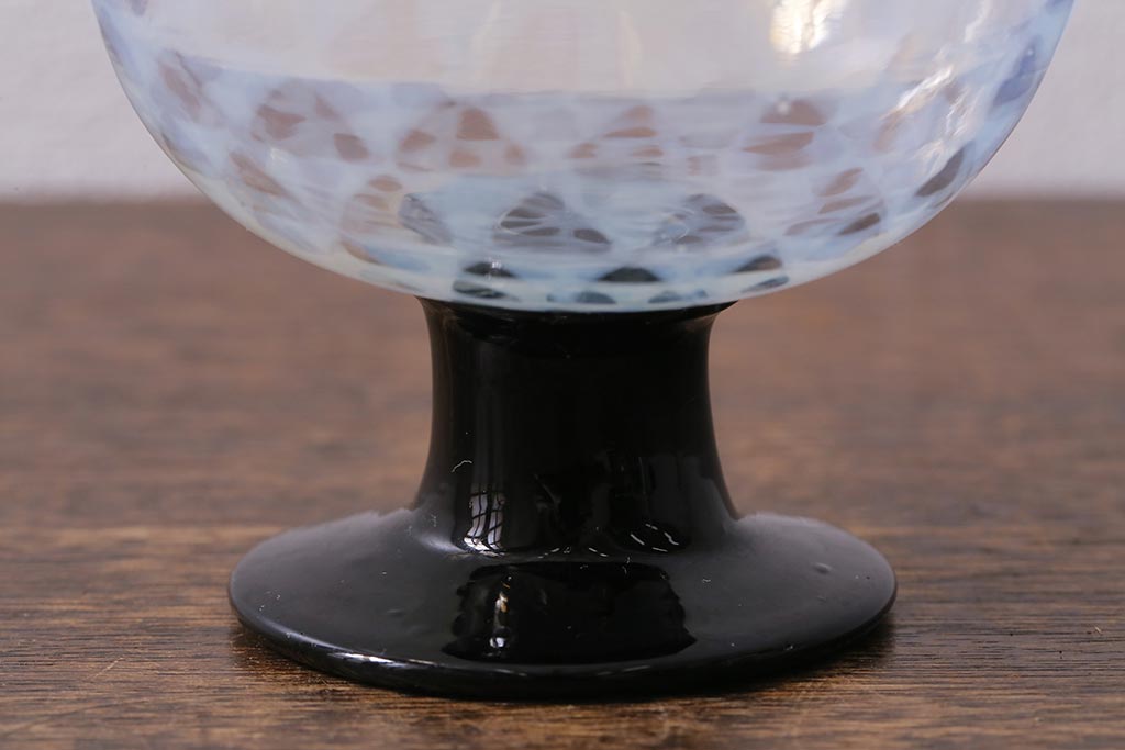 アンティーク雑貨　レトロ雑貨　大正期　乳白鱗紋　エナメル脚　碗形氷コップ(和ガラス)(R-040123)